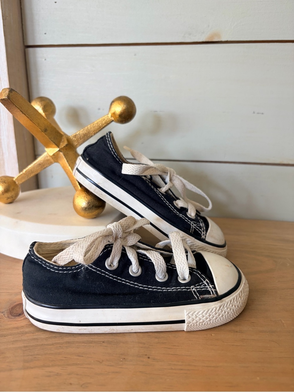 Converse Chuck Taylor All Star Black Low Top Sneakers Kids Size 6